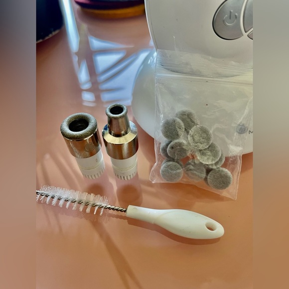 MicrodermGlo home microdermabrasion skincare device - Picture 2 of 7